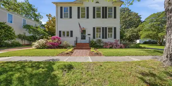 215 W Queen Street