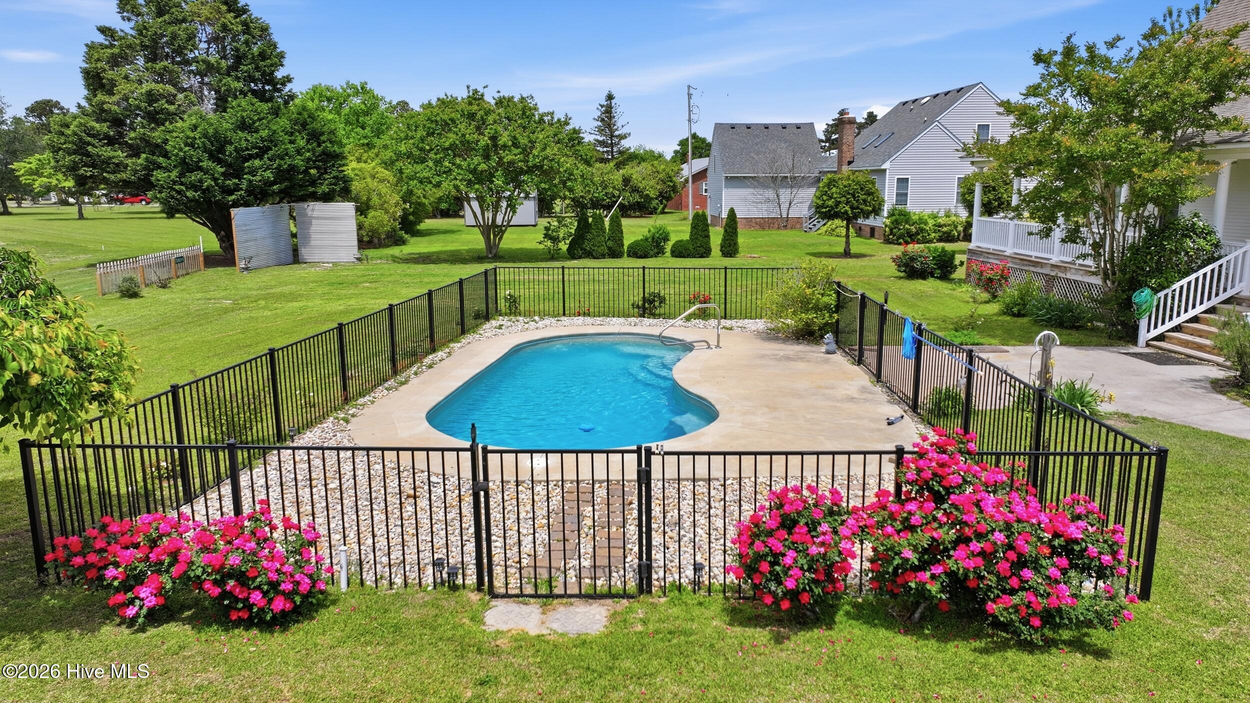 Image 2: Salt Fiberglass Pool
