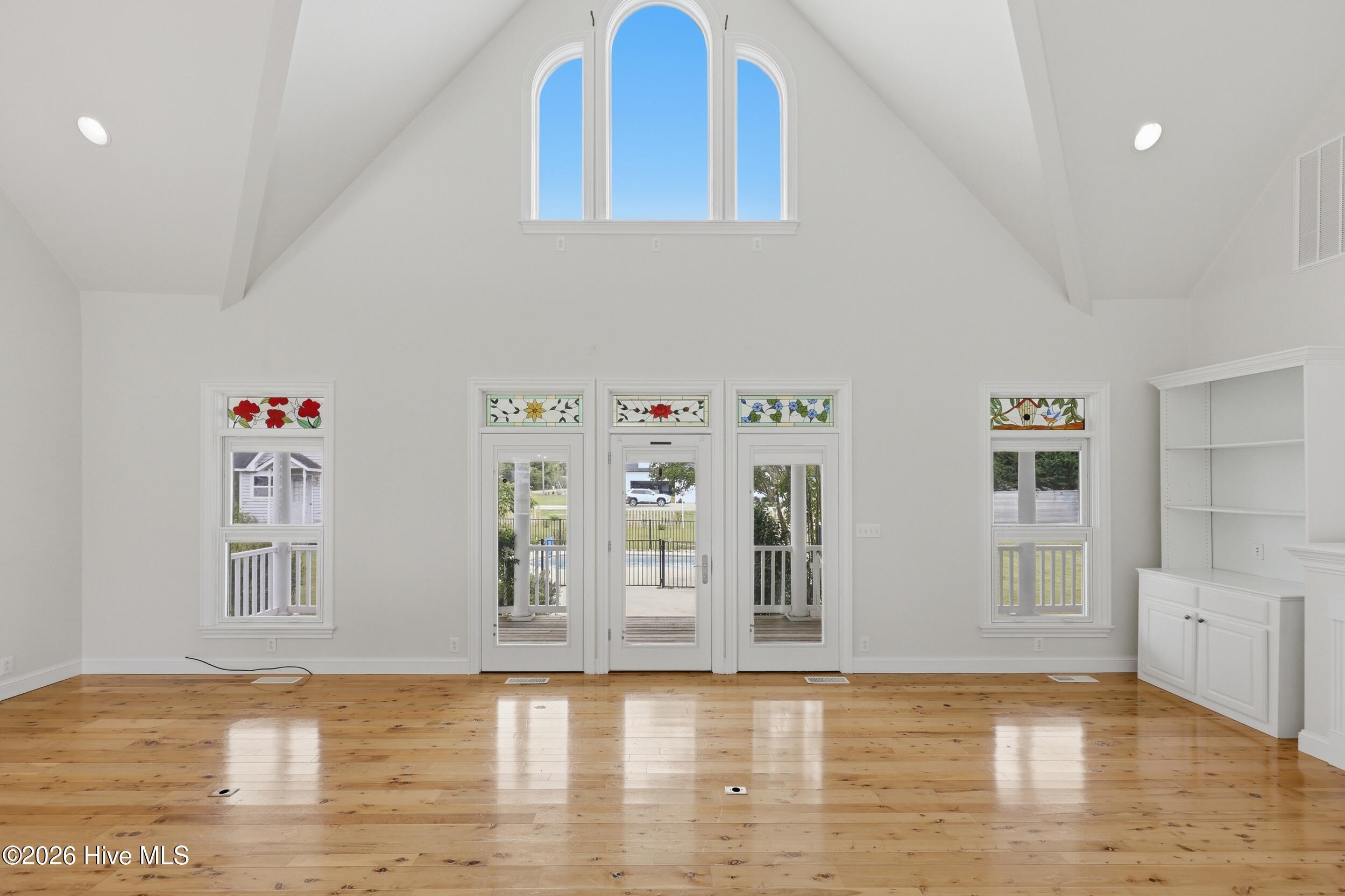 Image 3: Living Room
