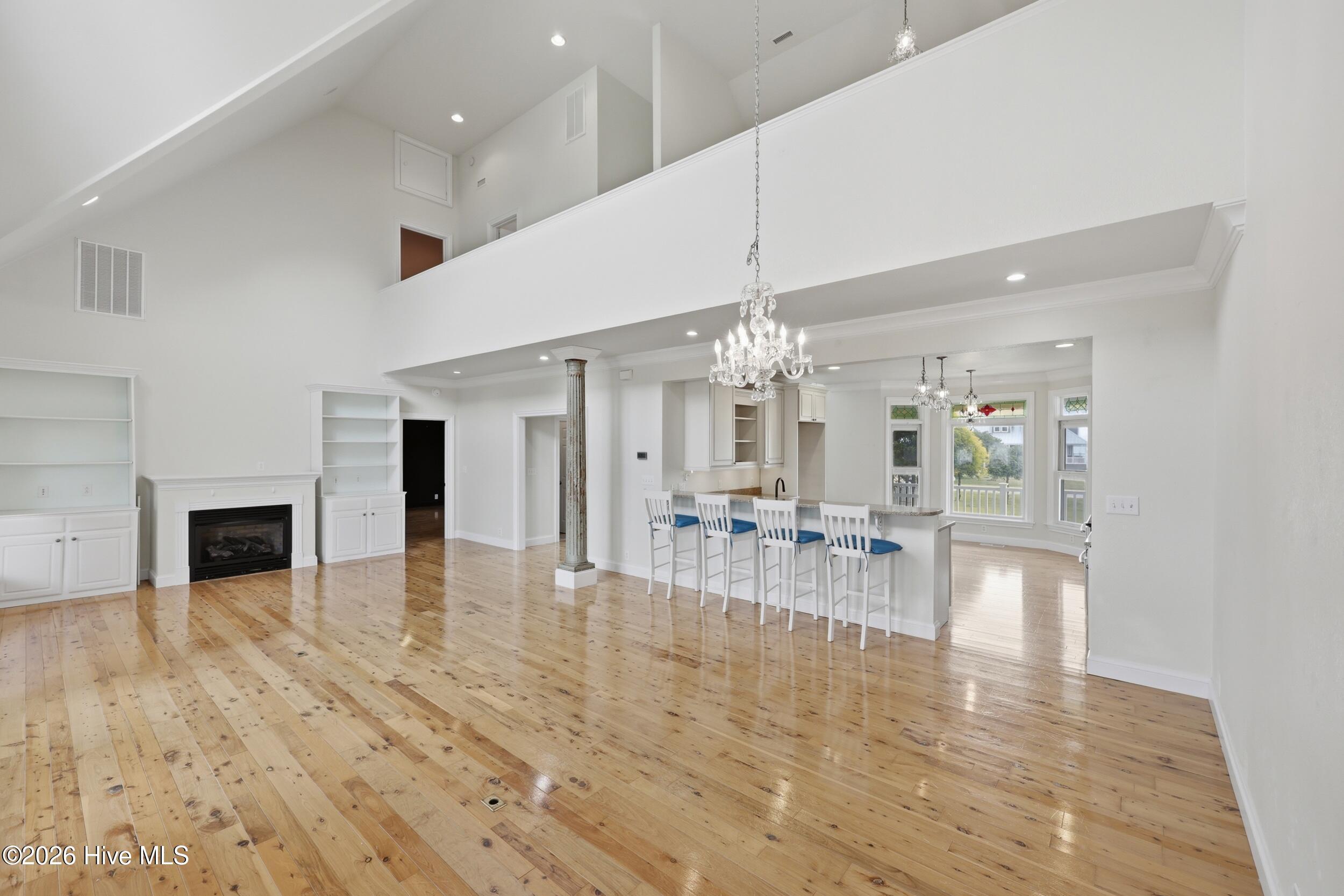 Image 4: Dining/Living Room