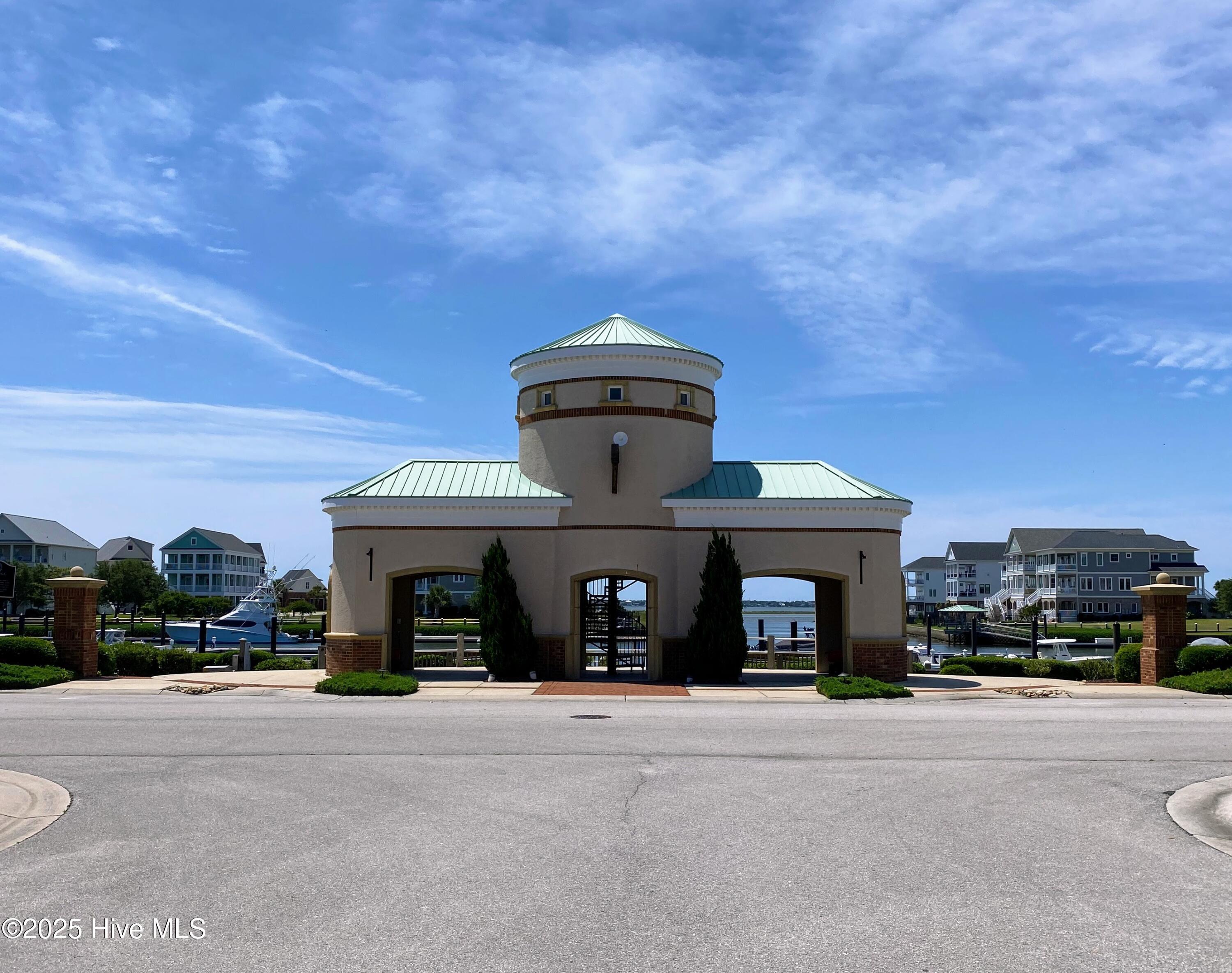 Image 4: MARINA ENTRANCE