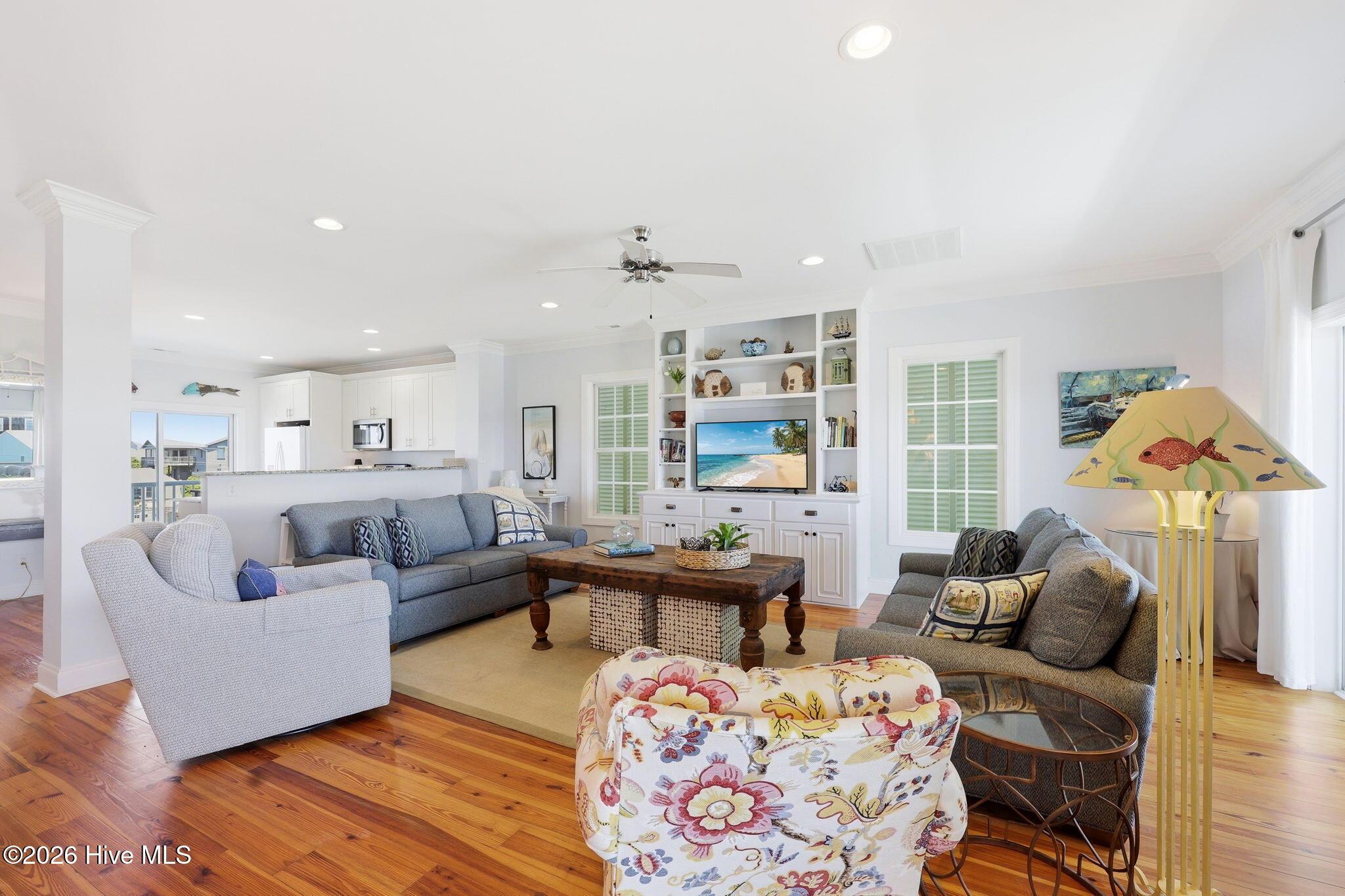 Image 2: 64-web-or-mls-112 B Robin Ave 134_edit