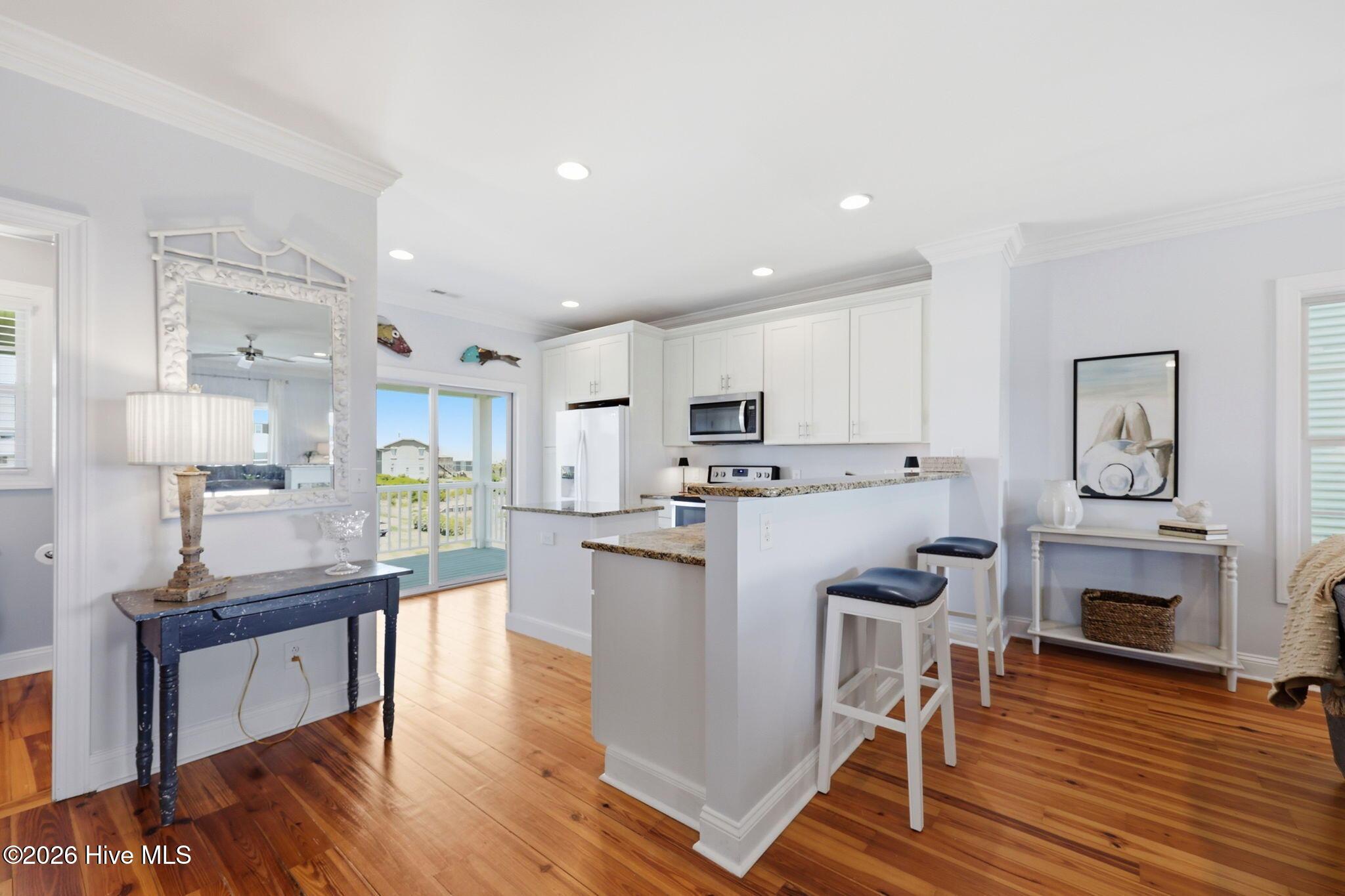 Image 4: 68-web-or-mls-112 B Robin Ave 146