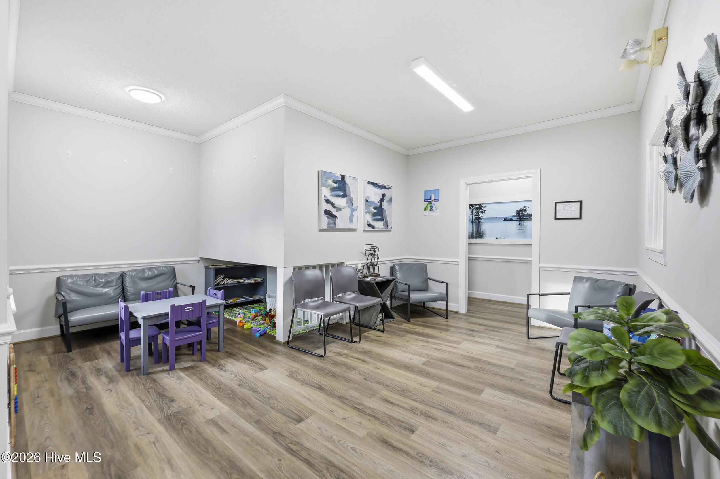 Image 3: Entry/Reception
