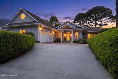 2792 Golfmaster Court SE