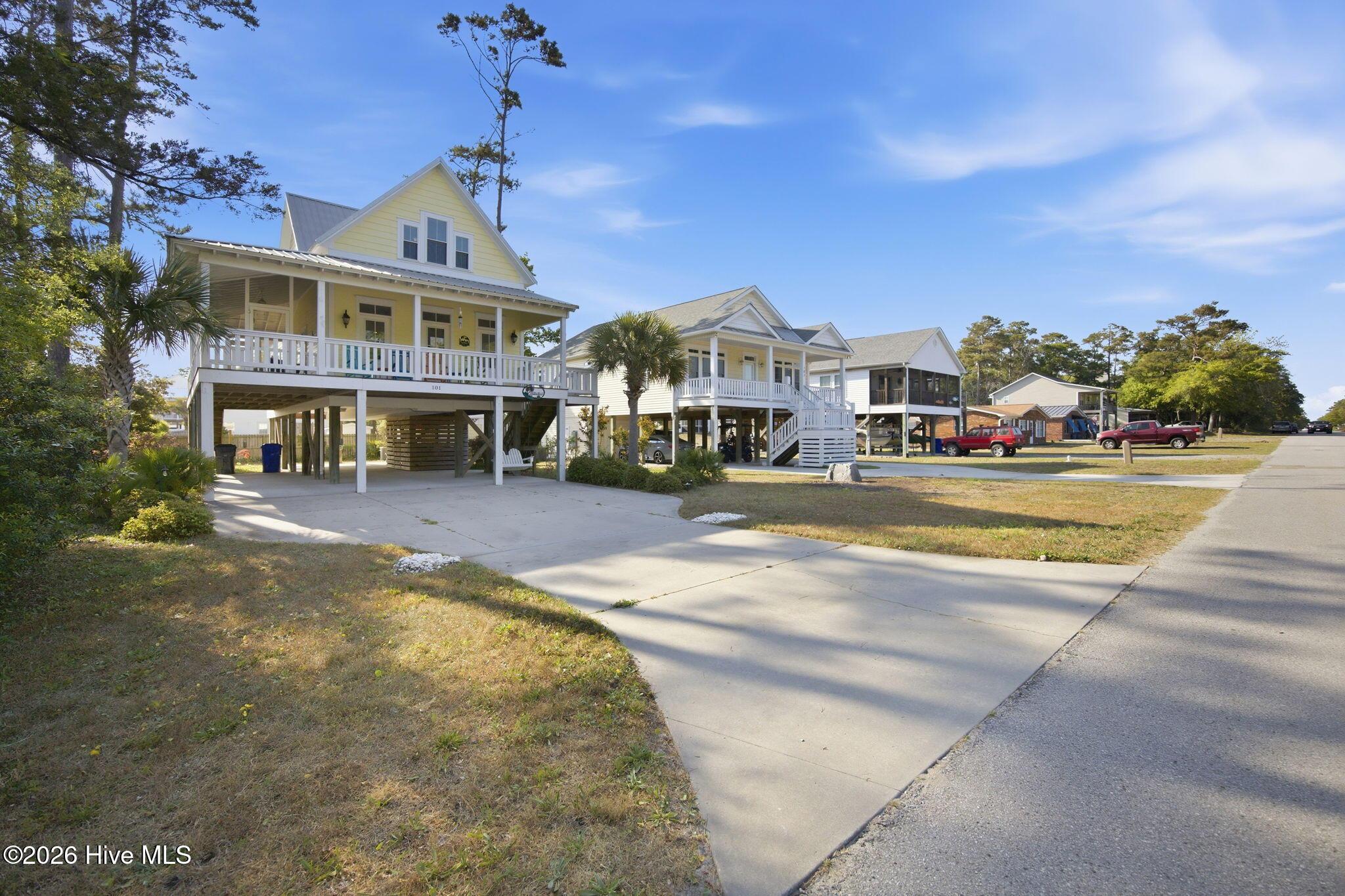 Image 3: 33rd Street View