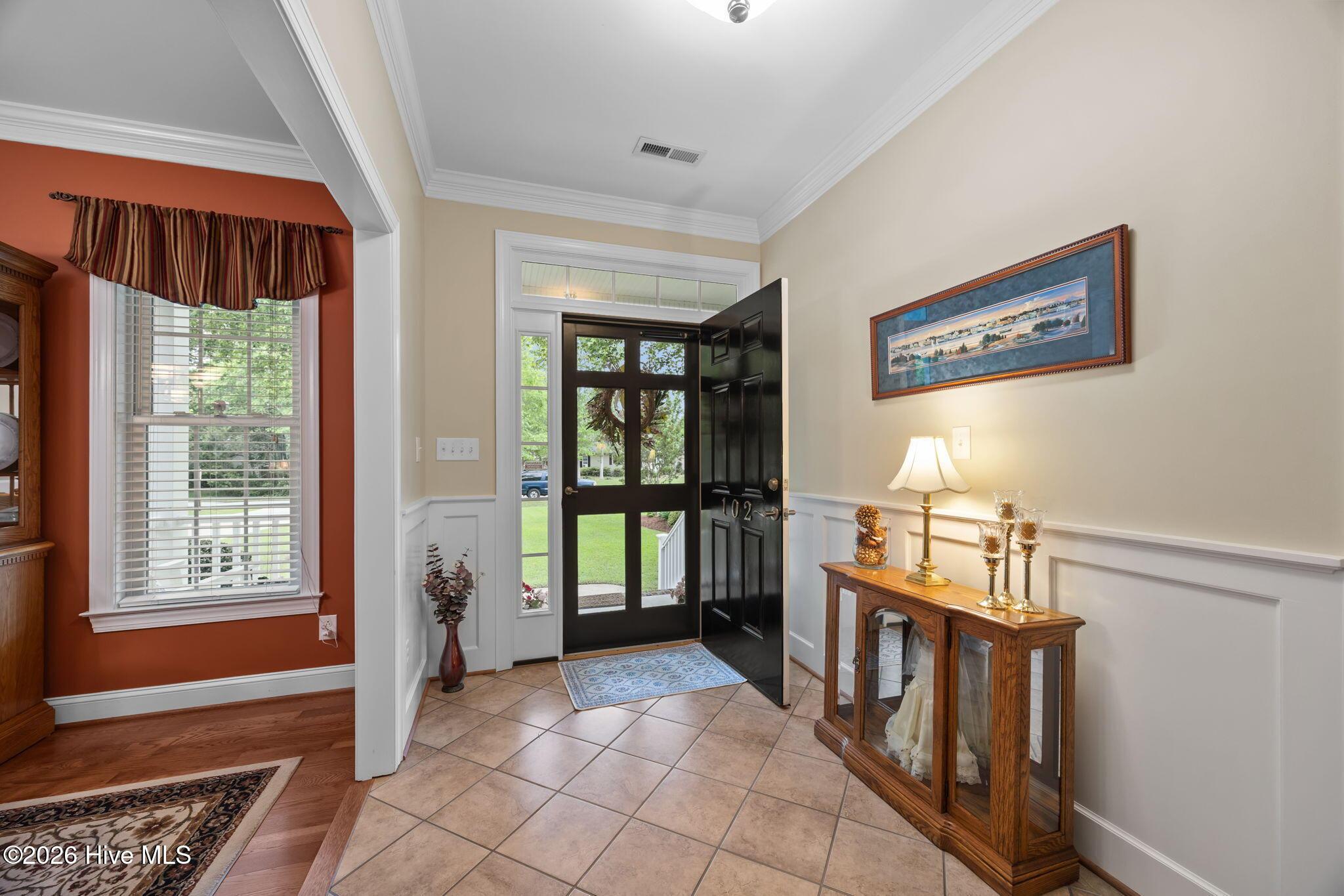 Image 3: 26-web-or-mls-102 Travis Dr 028