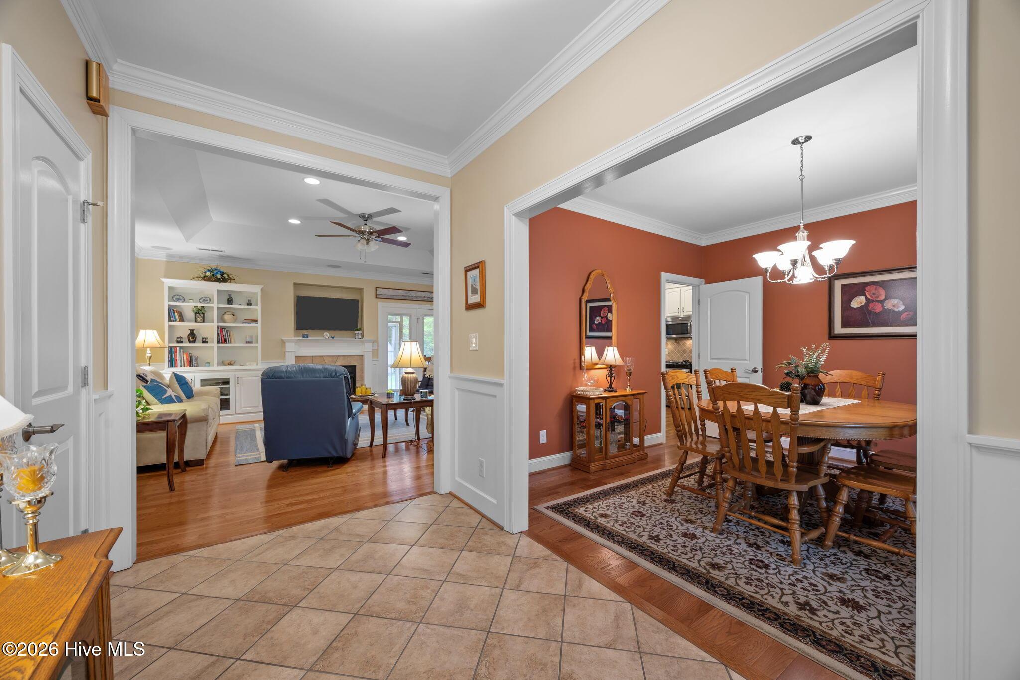 Image 4: 27-web-or-mls-102 Travis Dr 031