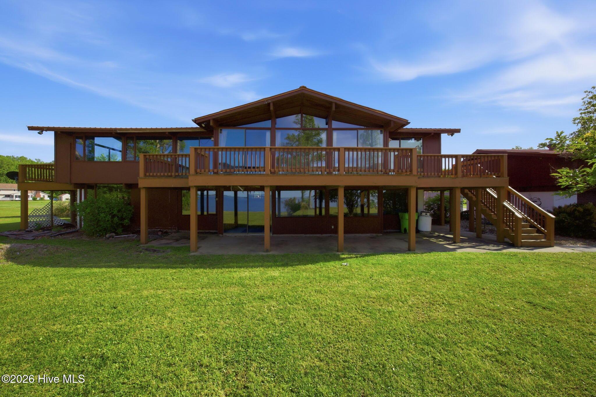 Image 2: Your Riverfront Home!