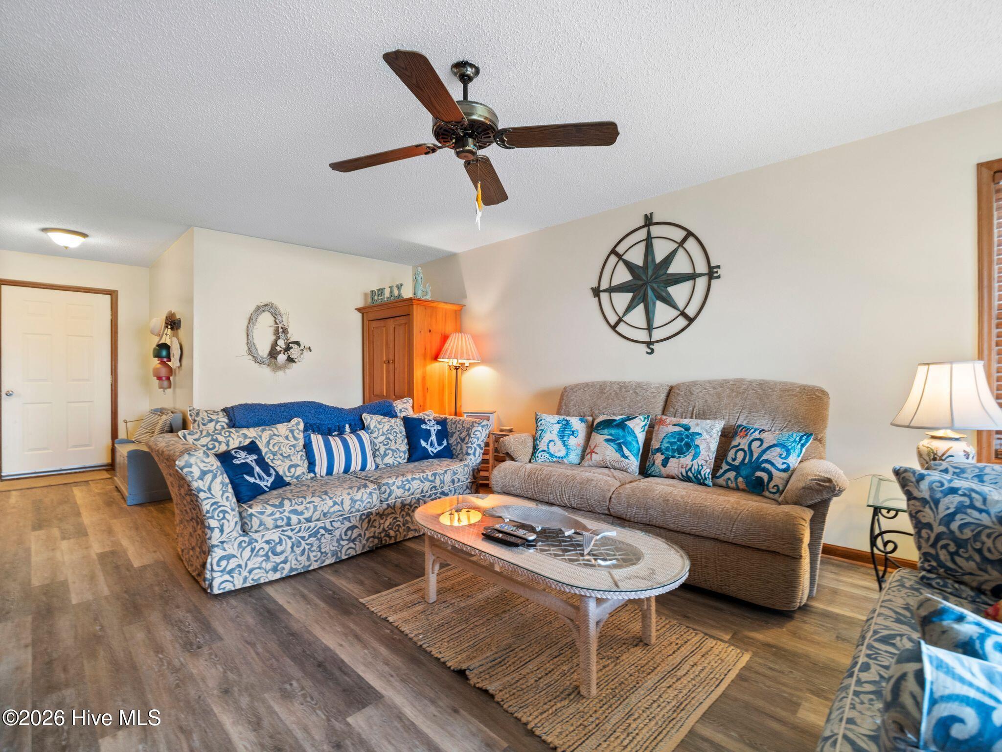 Image 3: Living Room