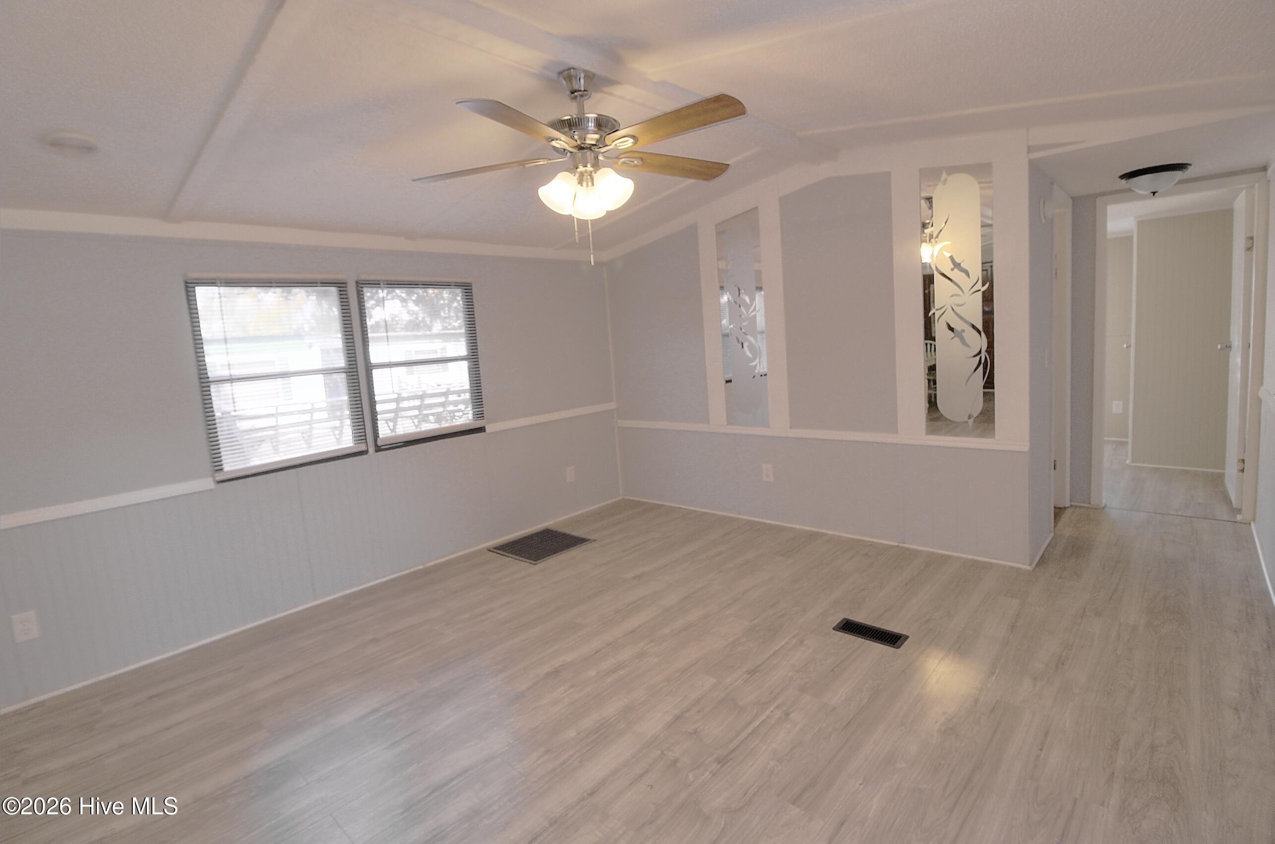 Image 3: Living Area 2