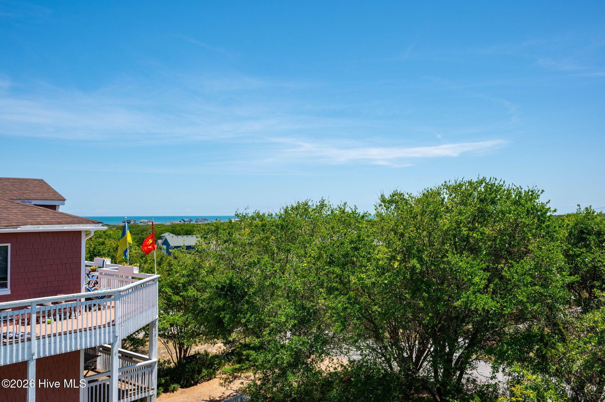 Image 2: 34-web-or-mls-120-Jaycrest-TL-BR4-Deck-A
