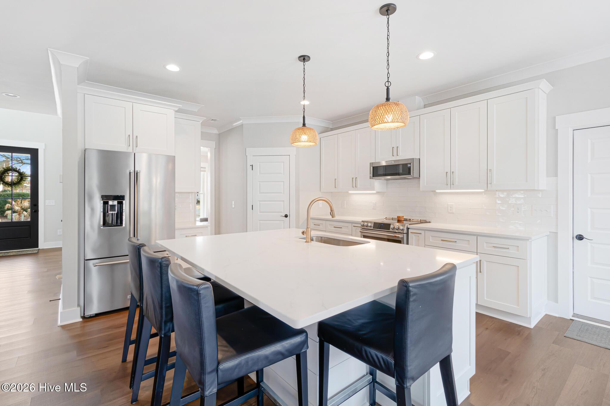 Image 4: Kitchen