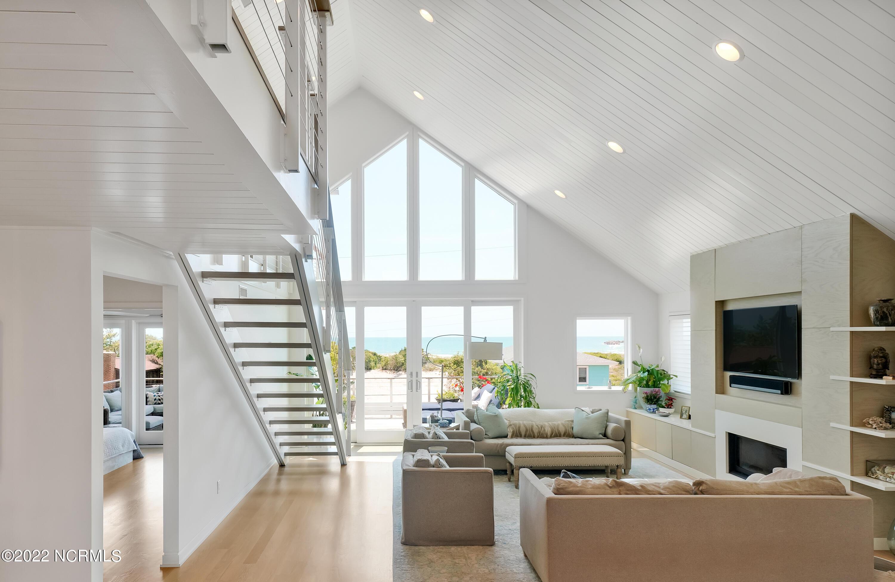 Image 4: 910SouthLuminaAvenue-23