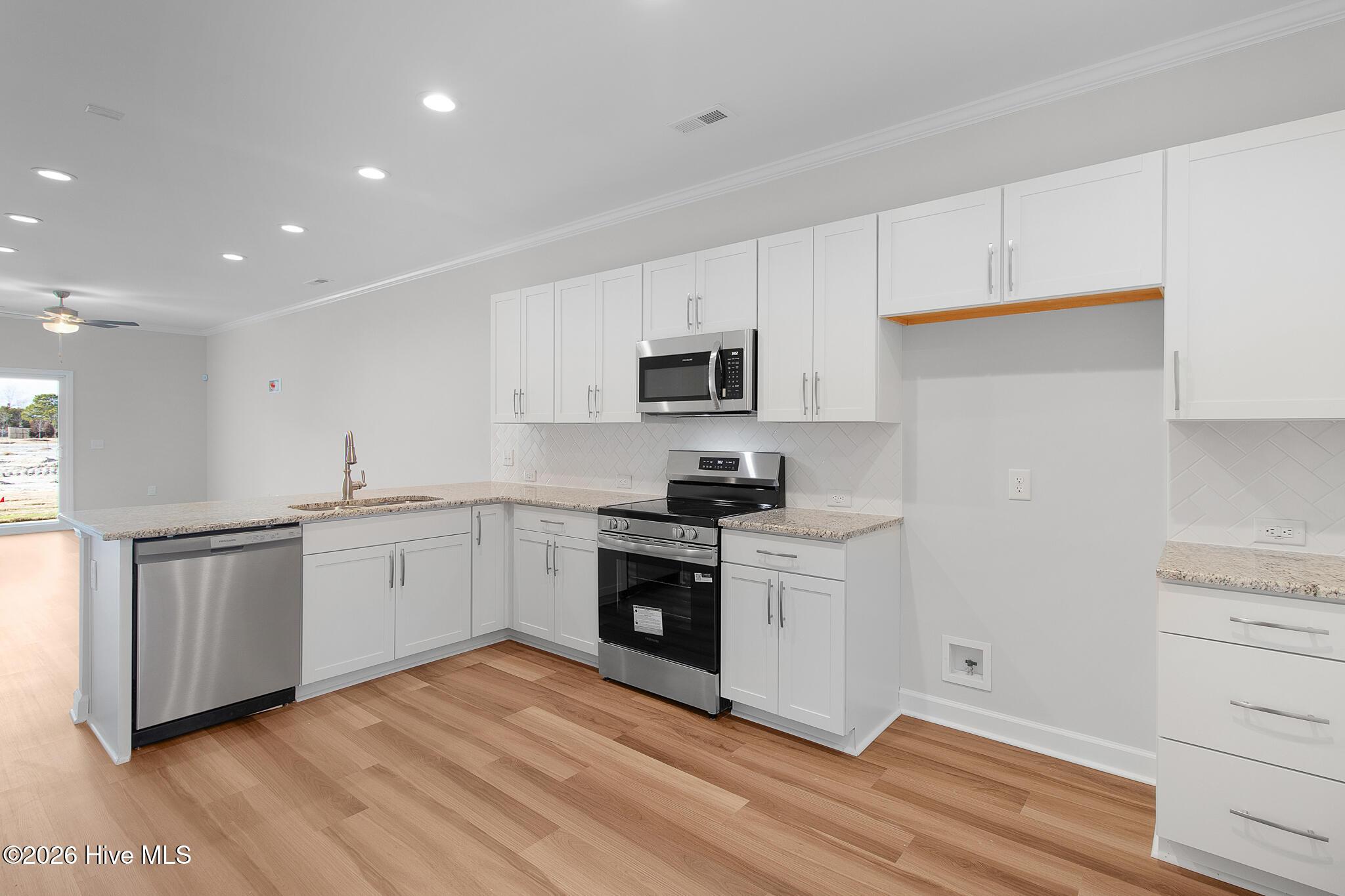 Image 3: Kitchen