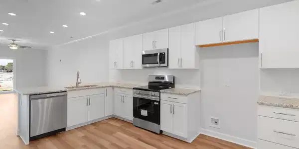Image 3: Kitchen