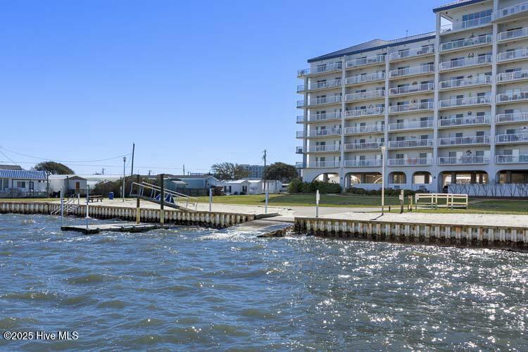 Image 4: Nautical Club