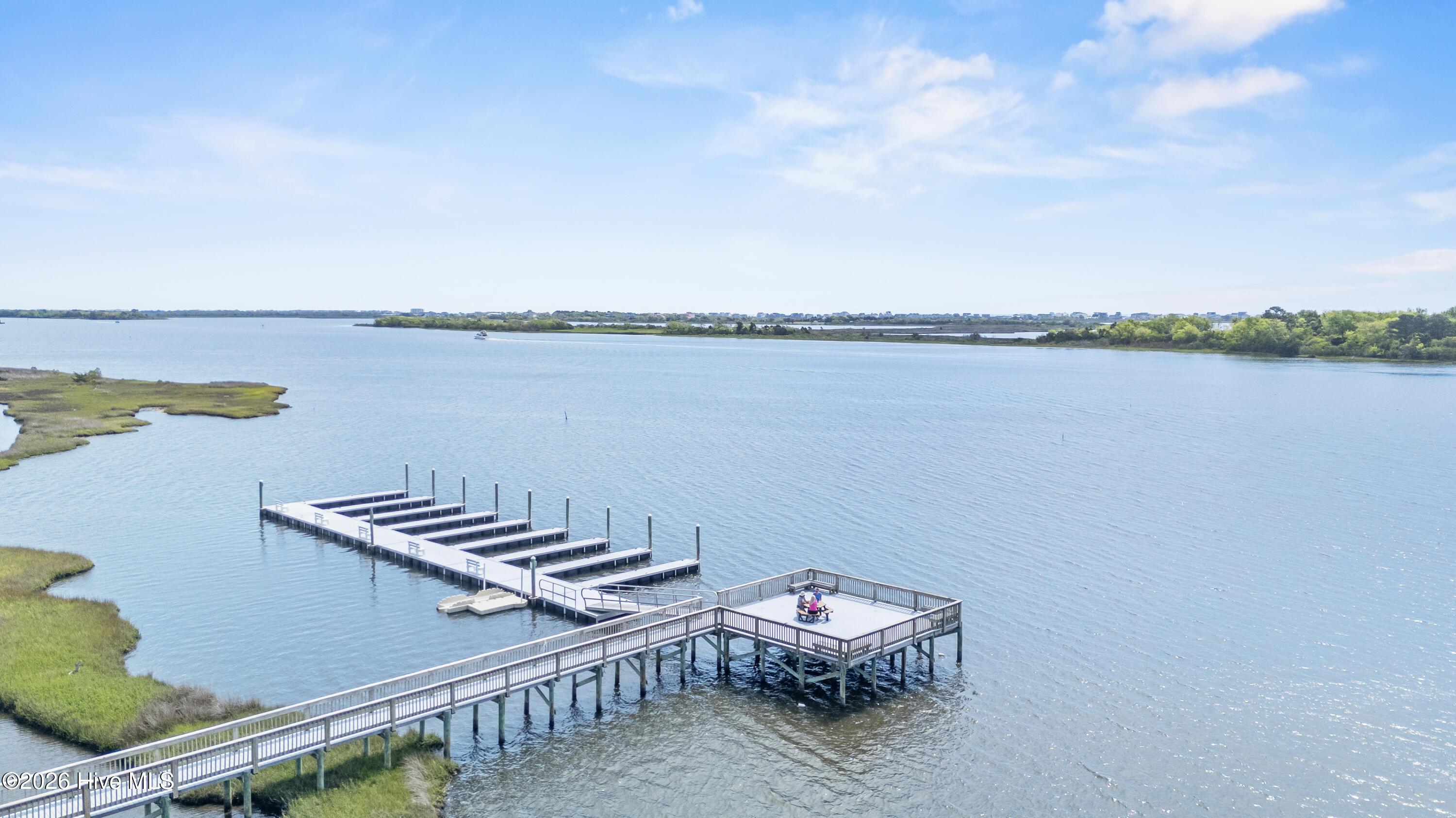 Image 4: 201 Seagrass Court