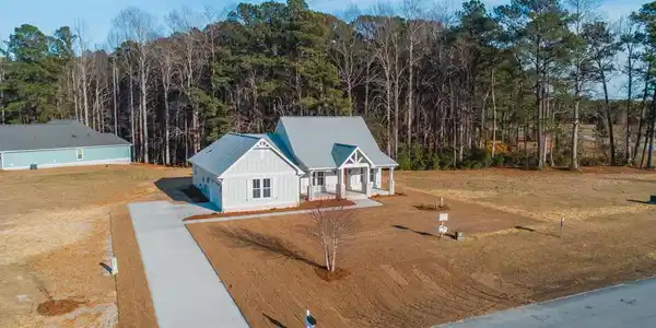 Image 3: Lot 147 - 128 W Burton Farm - Full Bloom