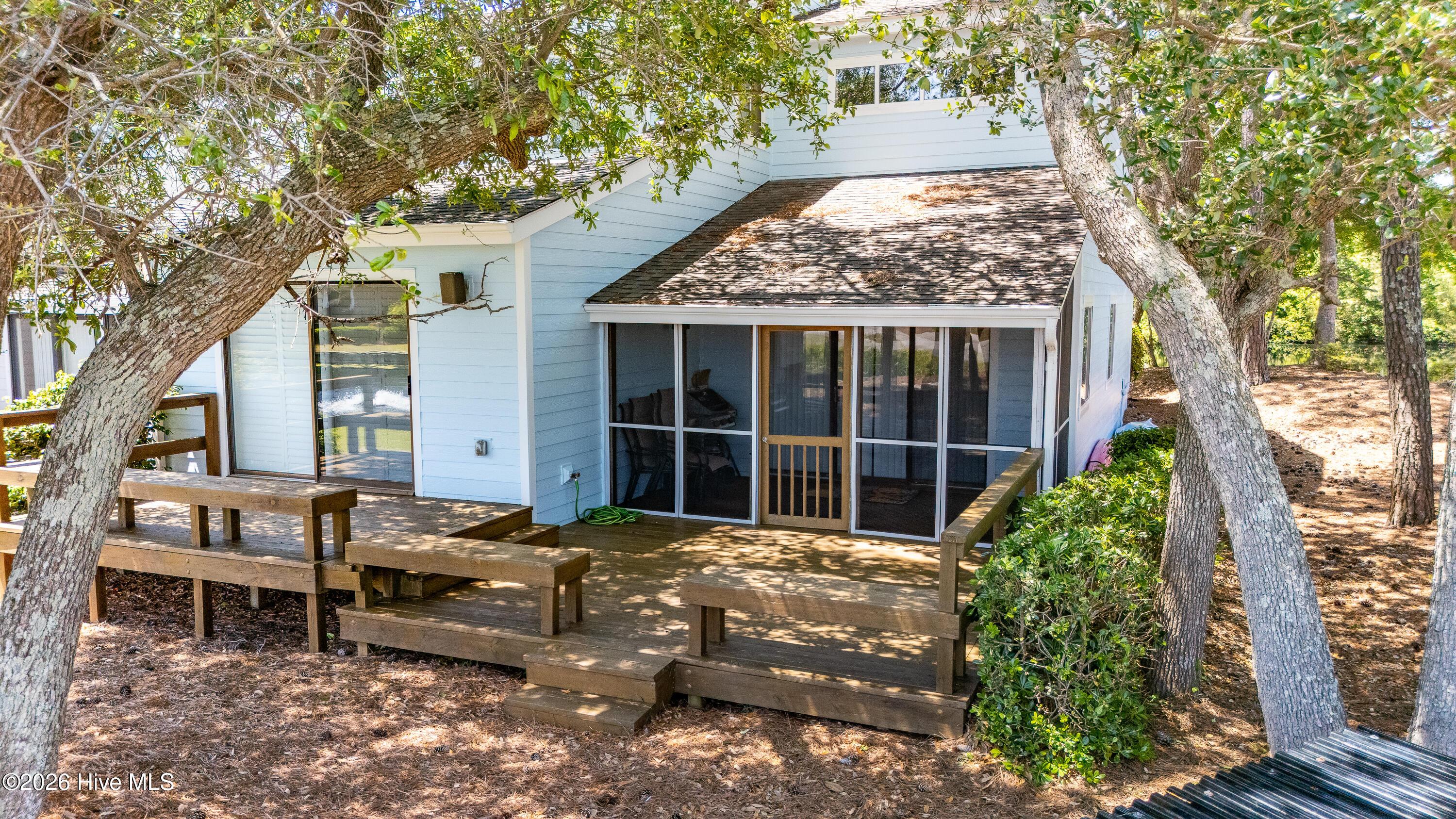 Image 4: Porch and Decks for Water Views