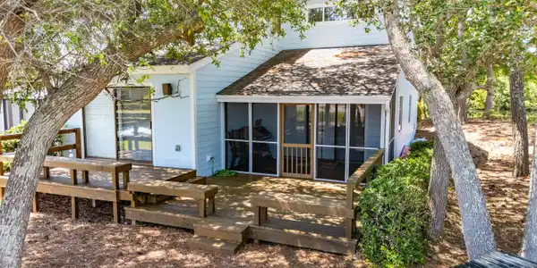 Image 4: Porch and Decks for Water Views