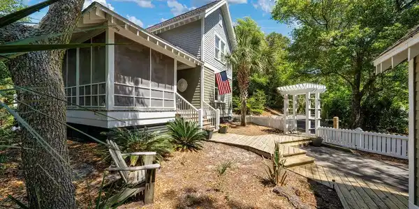 5 Grove Court