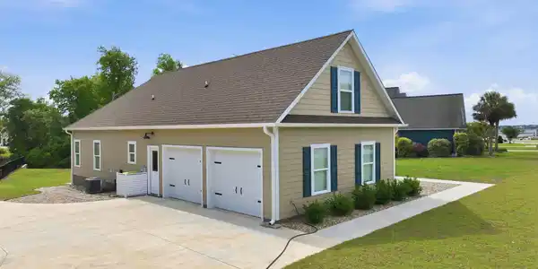 Image 4: Garage View