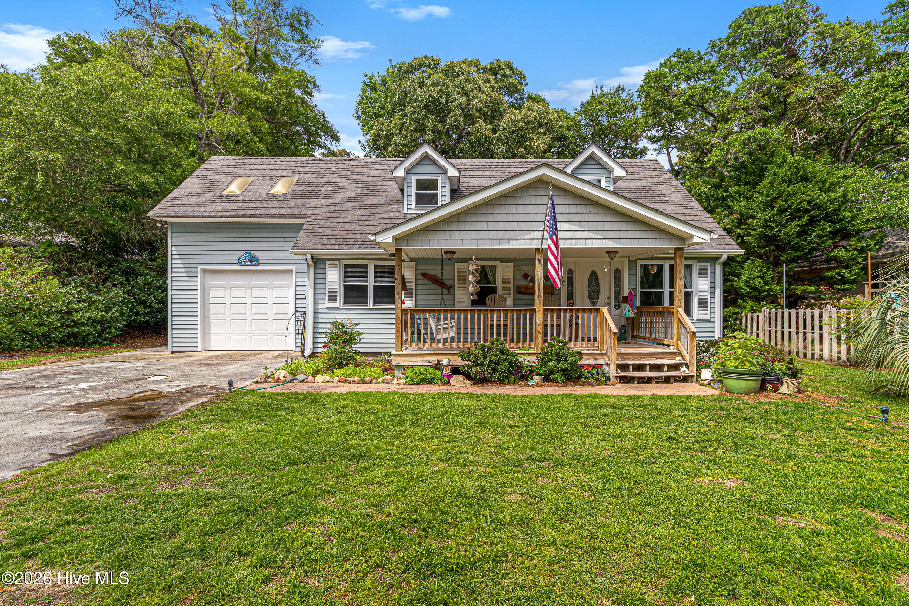 Image 2: Incredible home in Pine Knoll Shores