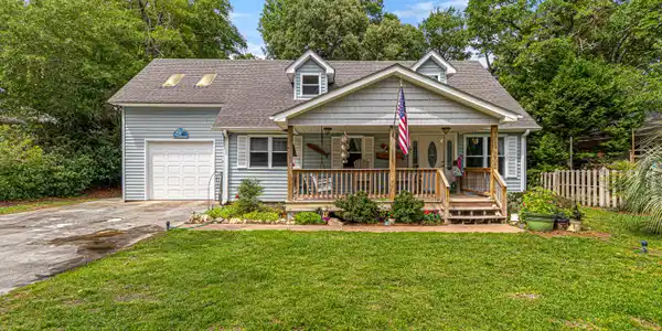 Image 2: Incredible home in Pine Knoll Shores