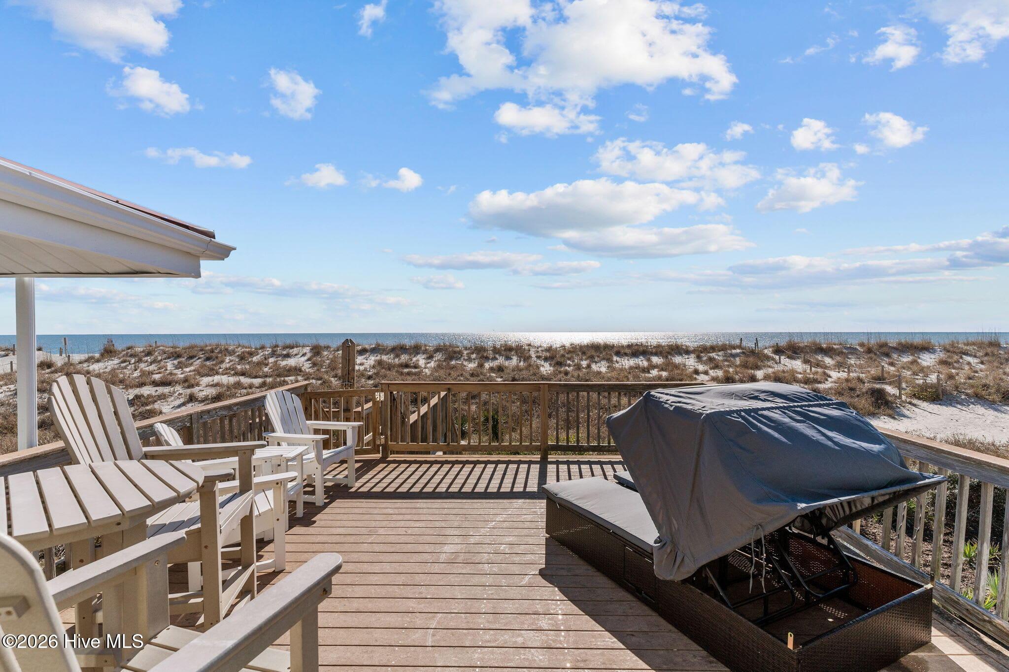 Image 2: 3225 E Beach 4