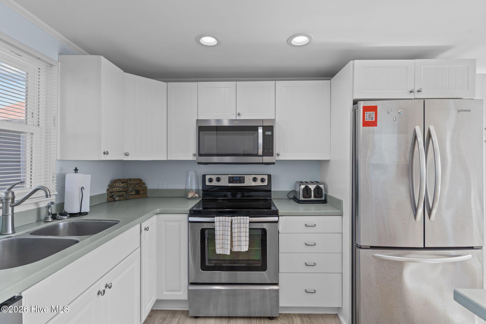Image 4: 3225 E Beach 5