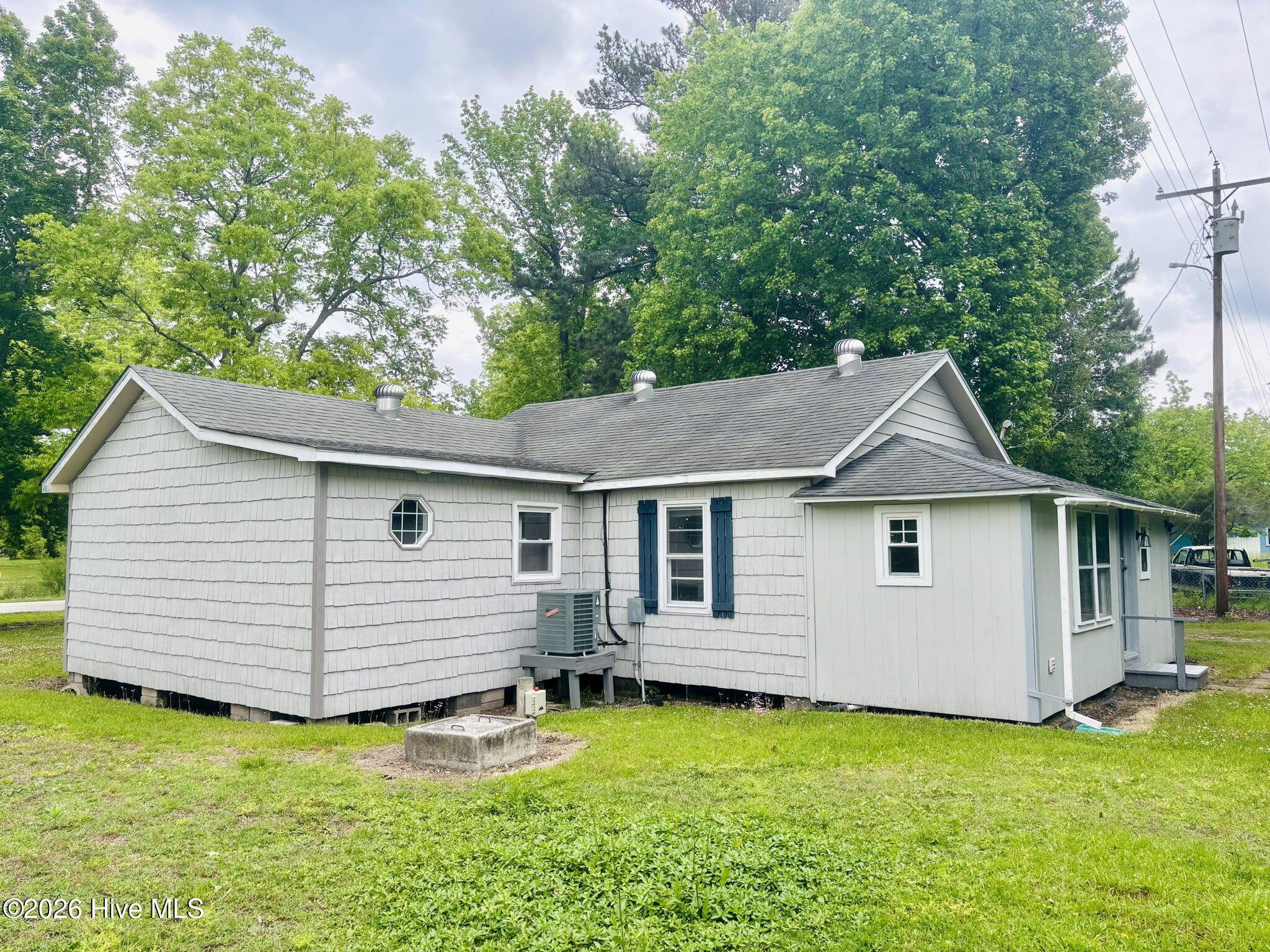 Image 3: Left Rear Side of Home