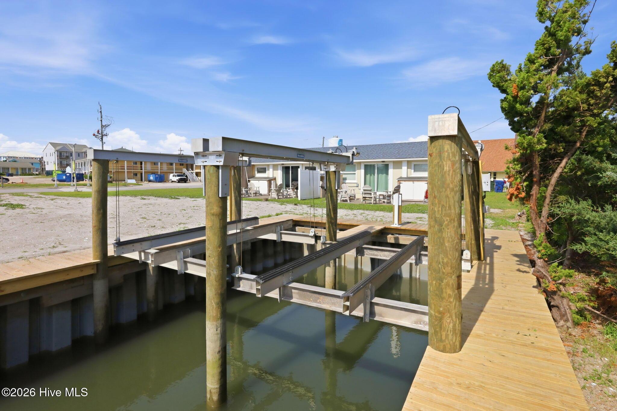 Image 4: boat lifts