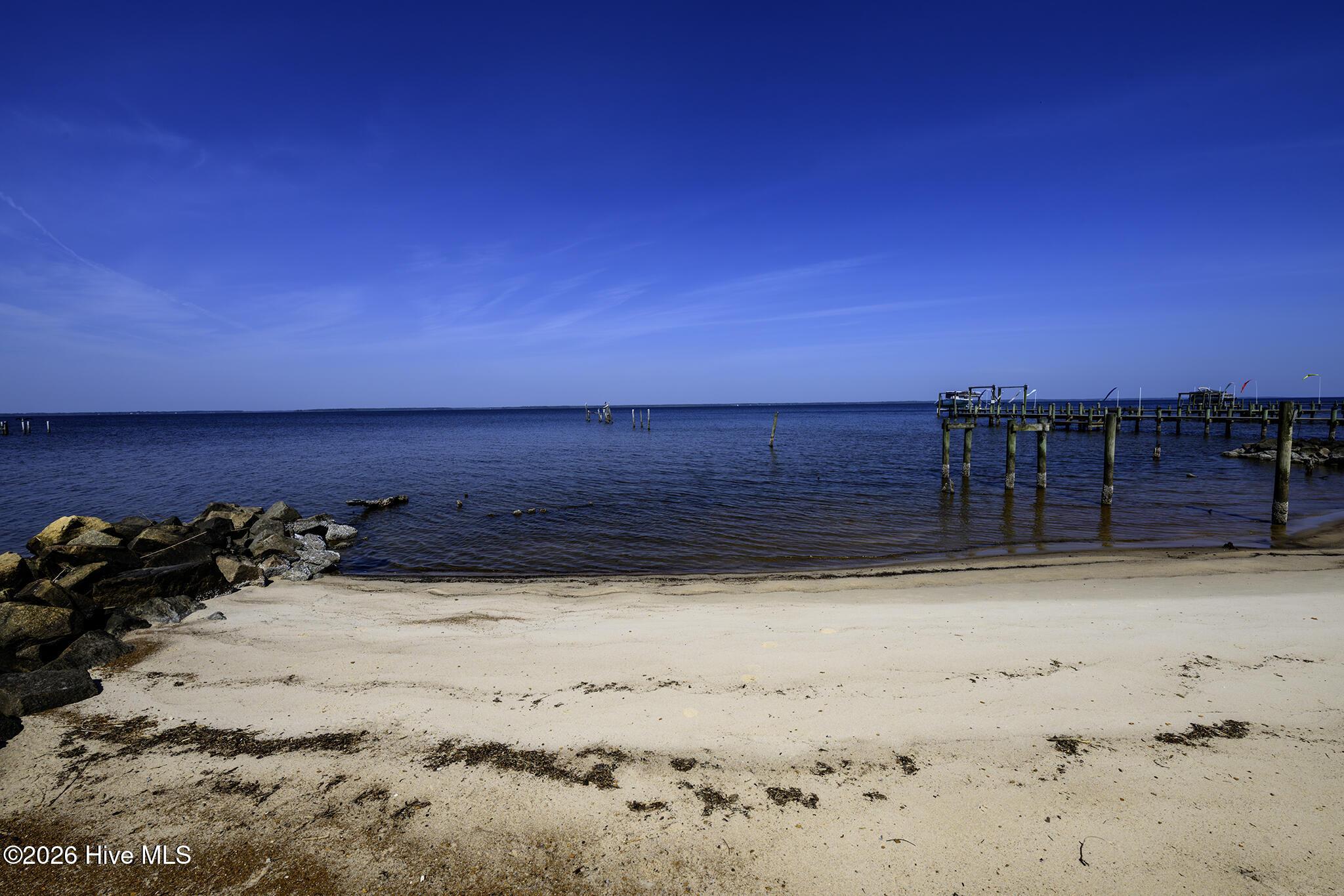 Image 3: 228 Drake Landing, New Bern