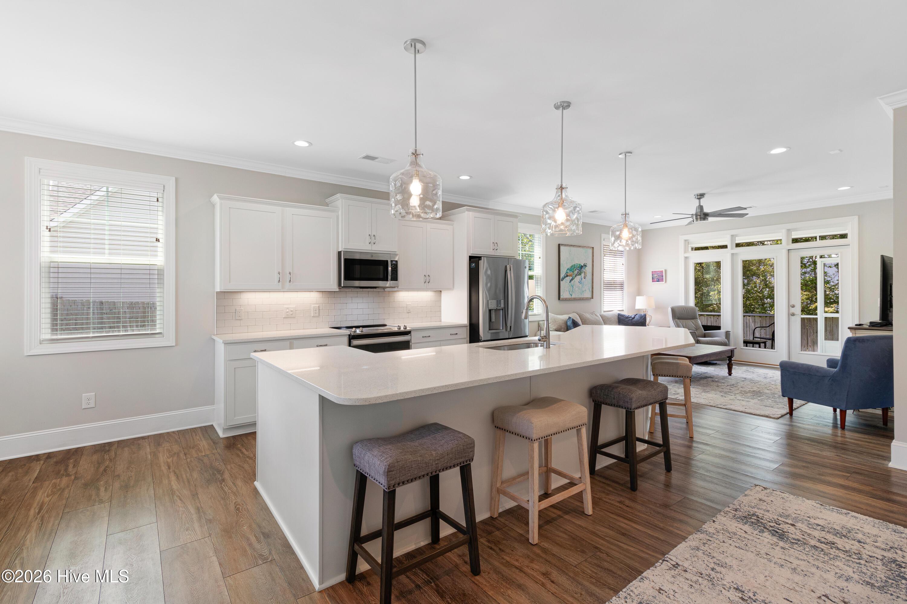 Image 3: Kitchen