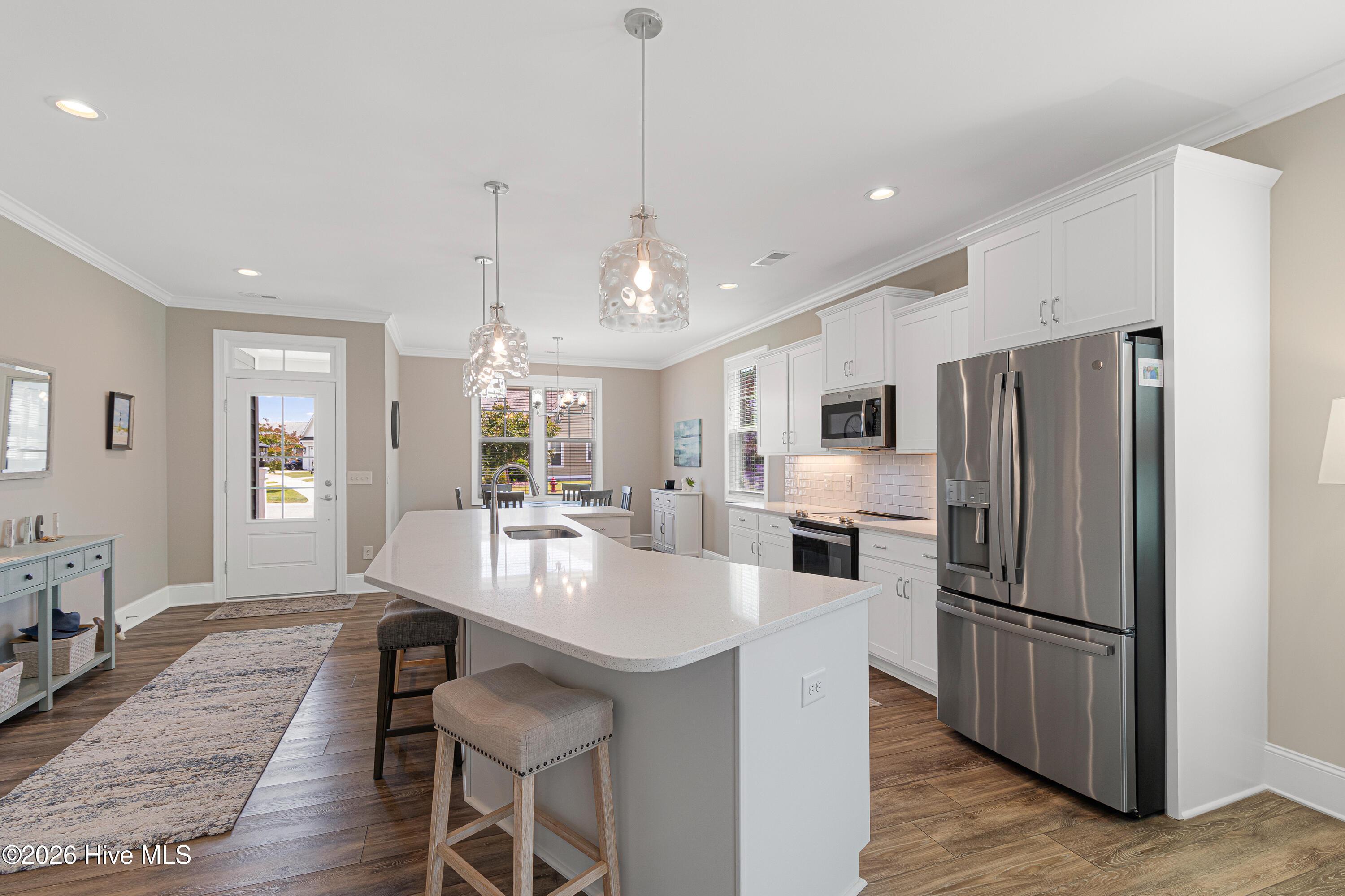Image 4: Kitchen