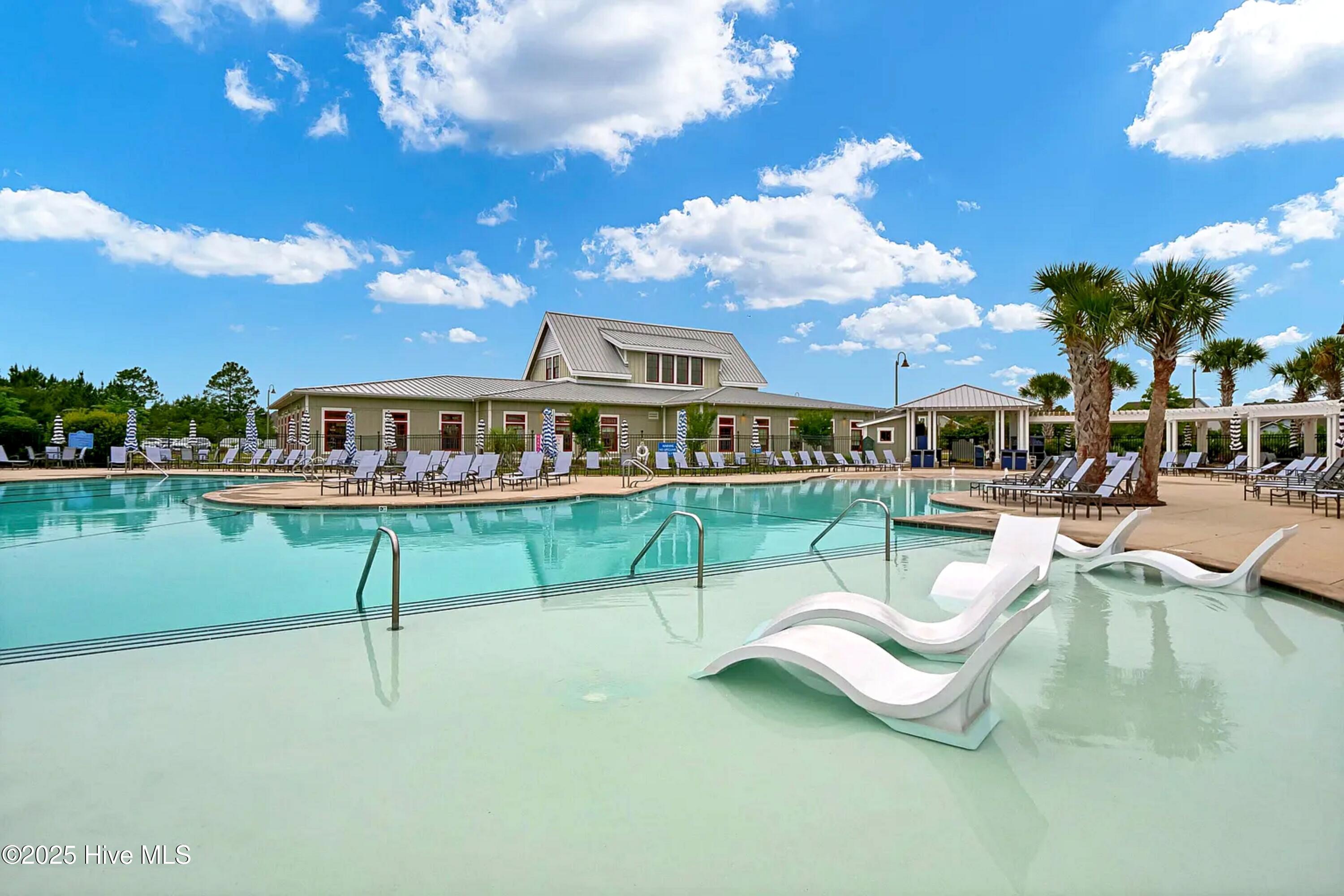 Image 3: Pool