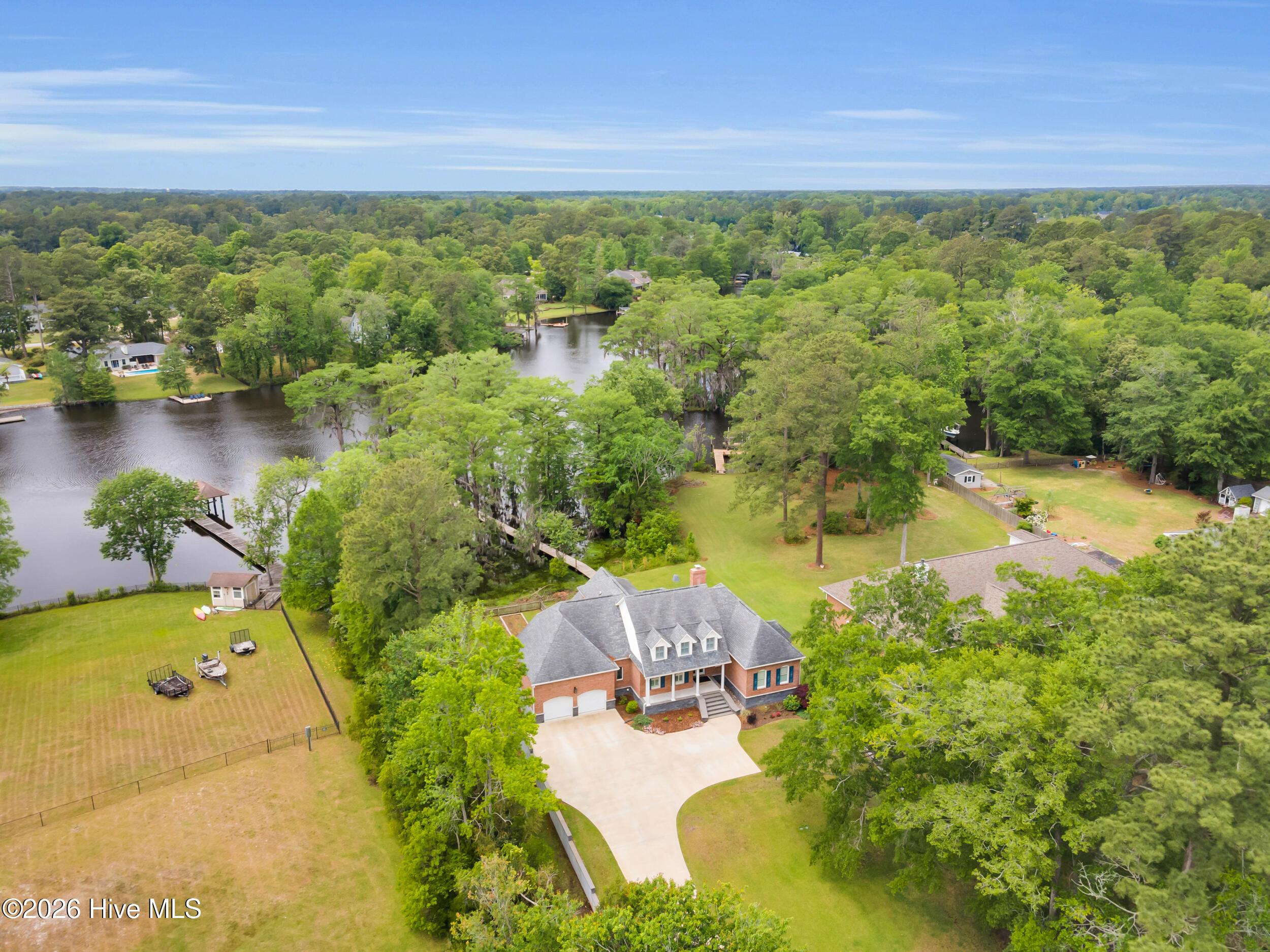 Image 3: 611 Creekwood Drive