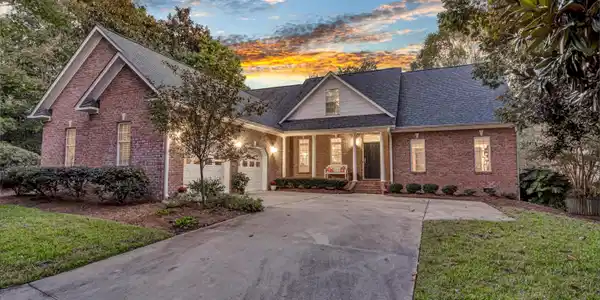 1404 Halcyon Lane