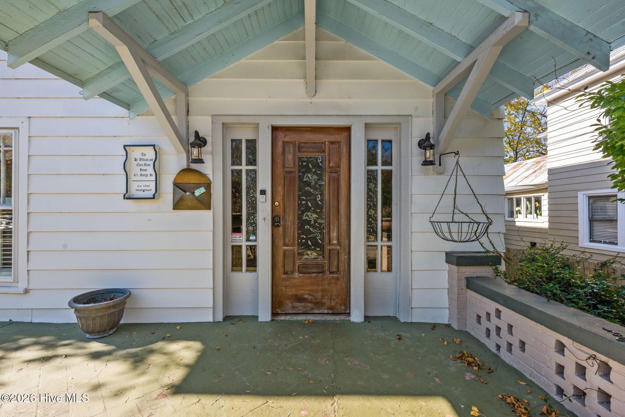 Image 3: Custom Entryway