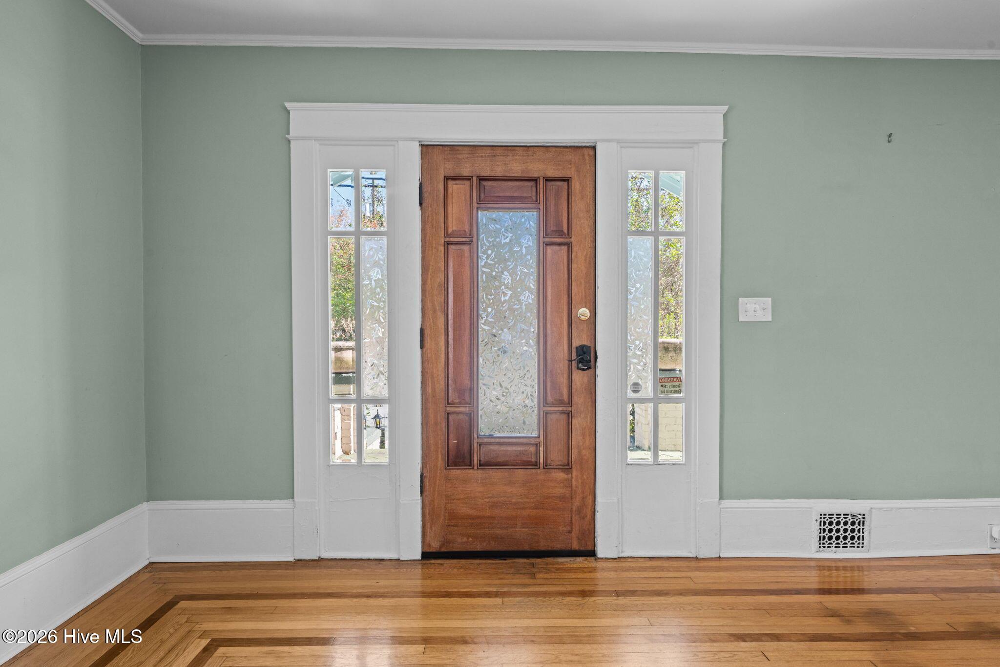 Image 4: Stunning Front Door