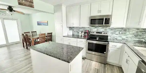 Image 3: kitchendining1new