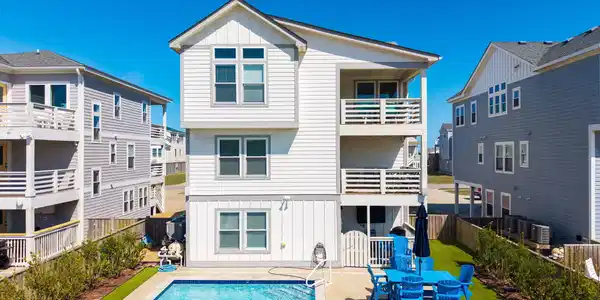 Image 2: 50-web-or-mls-ext-29