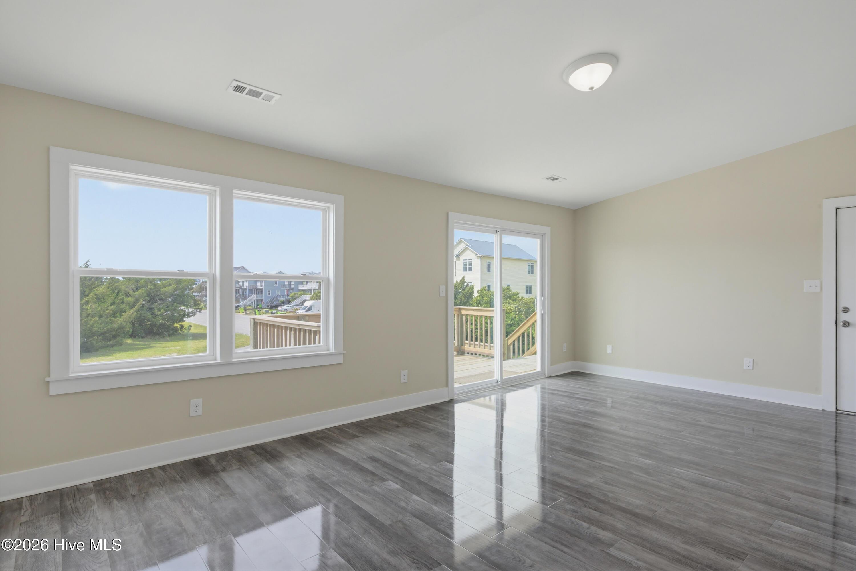 Image 3: 173 Sea Gull - Interiors - Edited_11