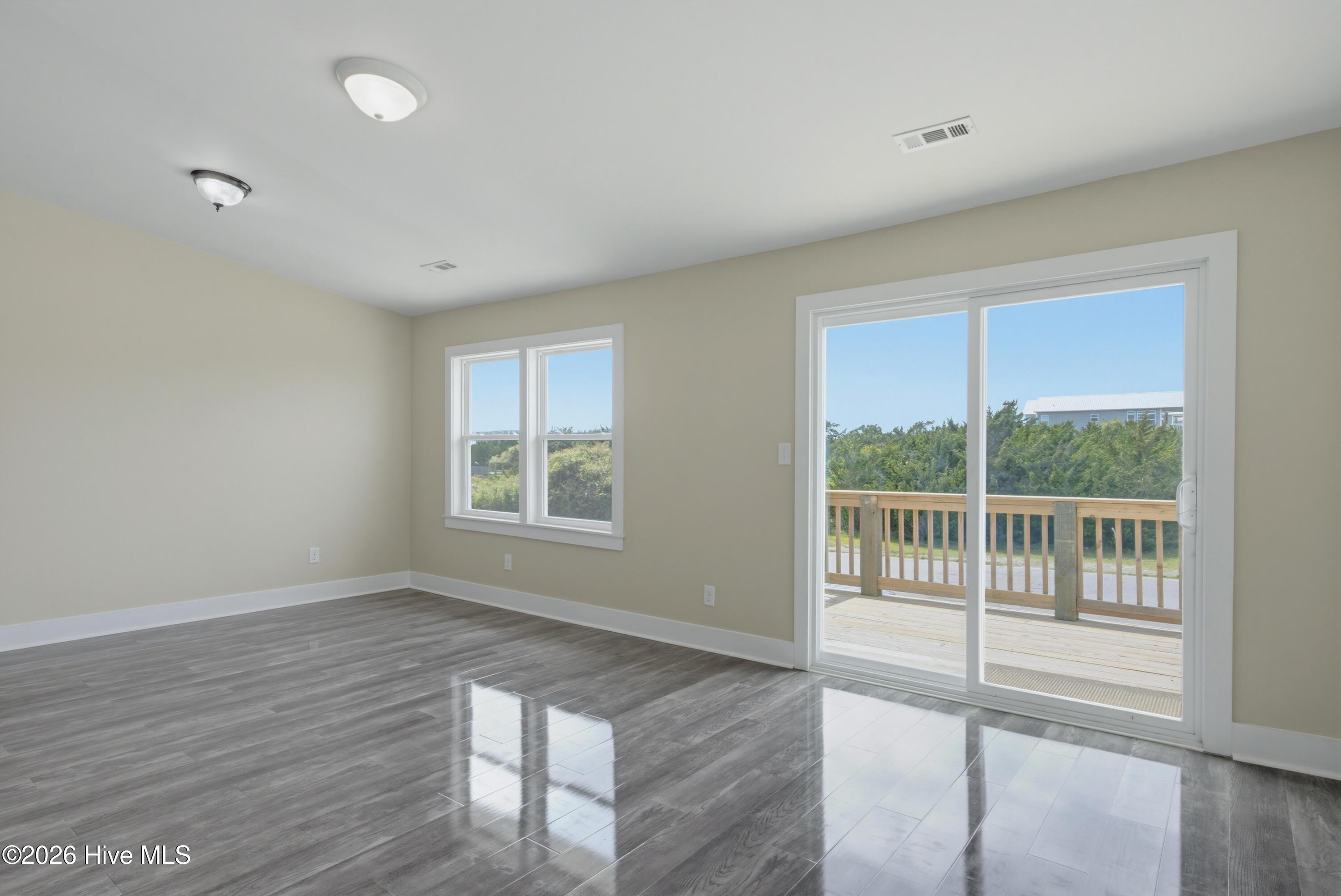 Image 4: 173 Sea Gull - Interiors - Edited_12