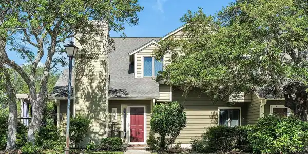 311 Champion Court SE