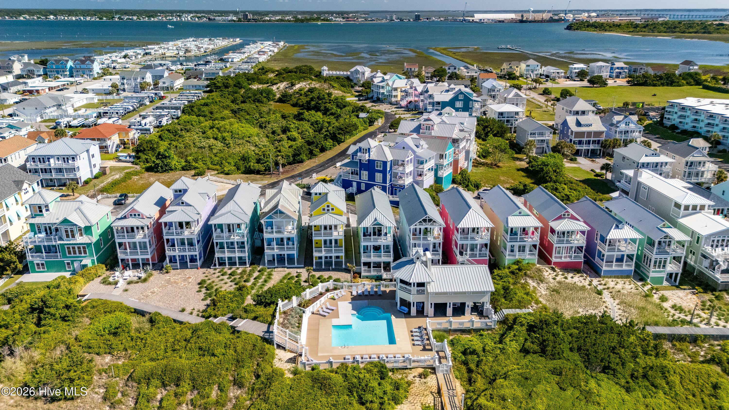 Image 4: Sea Dreams Community View