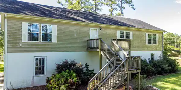 121 Hideaway Road