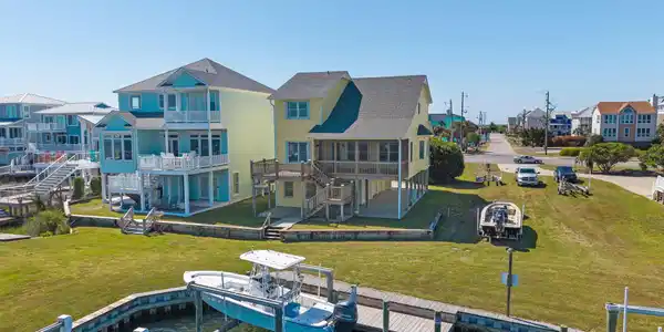 Image 2: Boat lift at backdoor