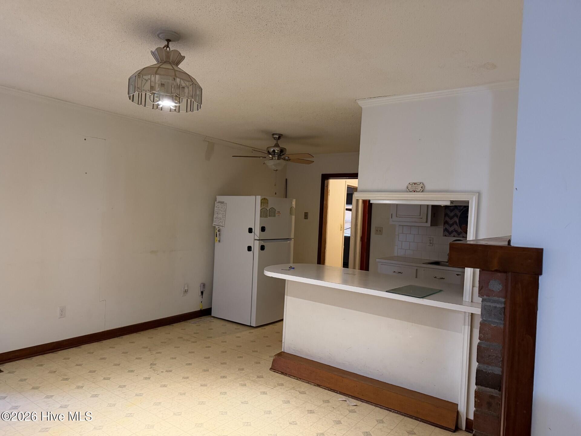 Image 2: kitchen